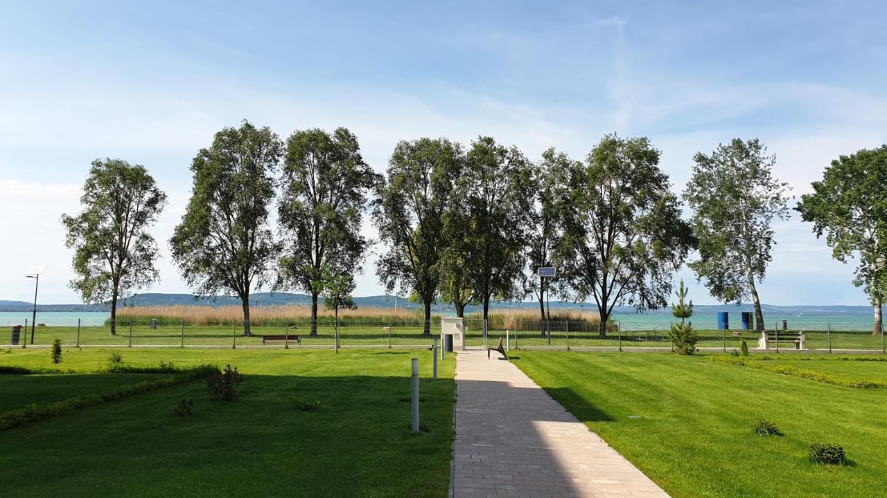 Lelle Resort B21 Balatonlelle Buitenkant foto